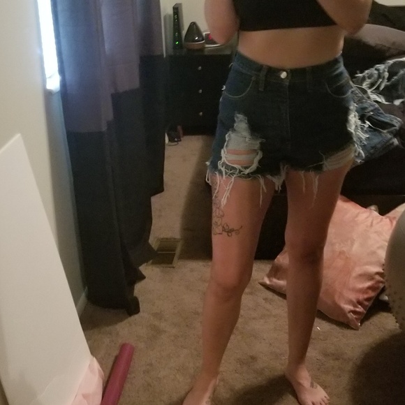 Vintage Fit High Waist Cut Off Distressed Shorts7 - Picture 5 of 7